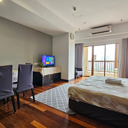 Sunway Studio Homestay With Balcony, Connecting Sunway Pyramid Mall & Sunway Lagoon Petaling Jaya Room photo