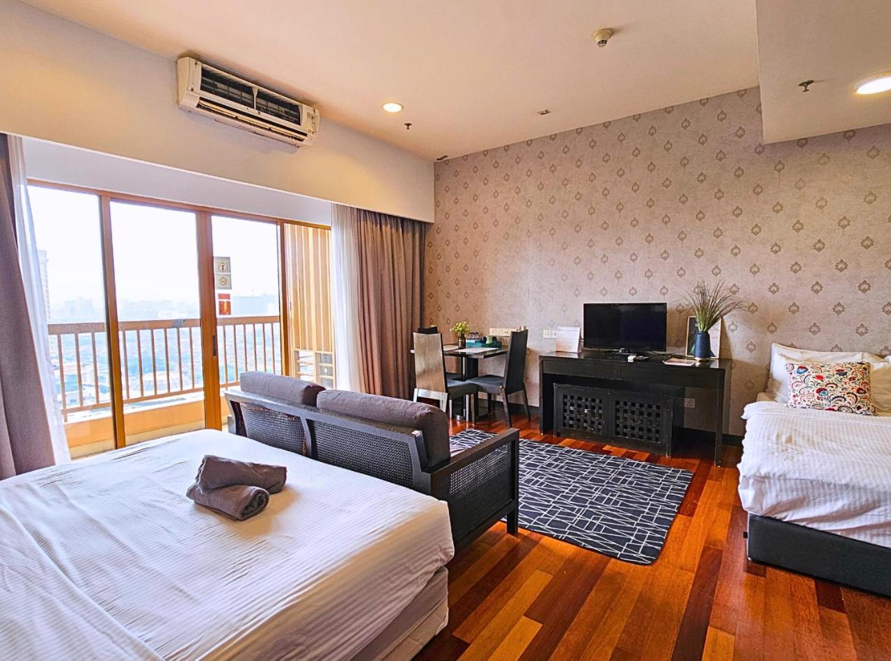Sunway Studio Homestay With Balcony, Connecting Sunway Pyramid Mall & Sunway Lagoon Petaling Jaya Exterior photo