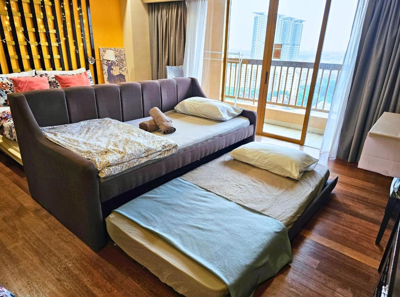 Sunway Studio Homestay With Balcony, Connecting Sunway Pyramid Mall & Sunway Lagoon Petaling Jaya Room photo