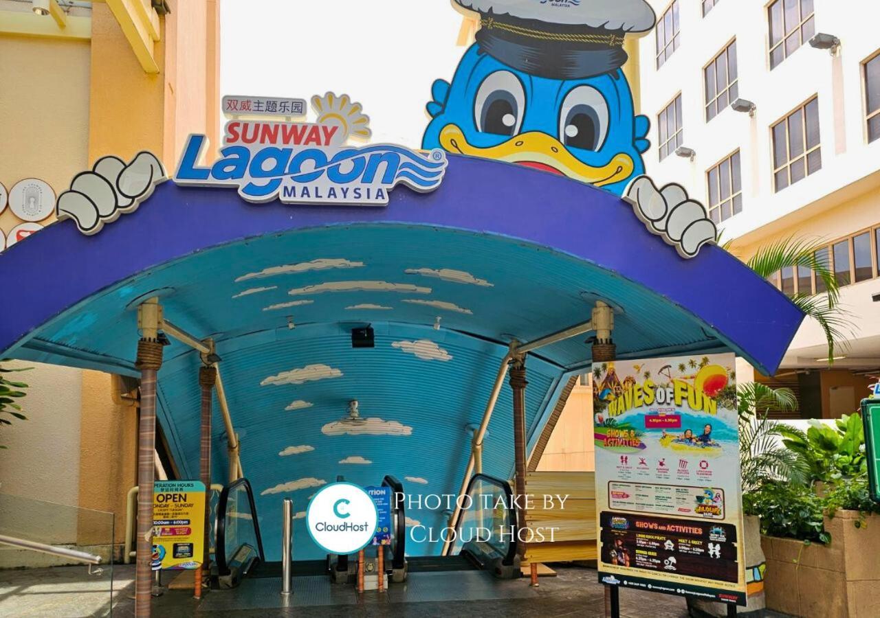 Sunway Studio Homestay With Balcony, Connecting Sunway Pyramid Mall & Sunway Lagoon Petaling Jaya Exterior photo